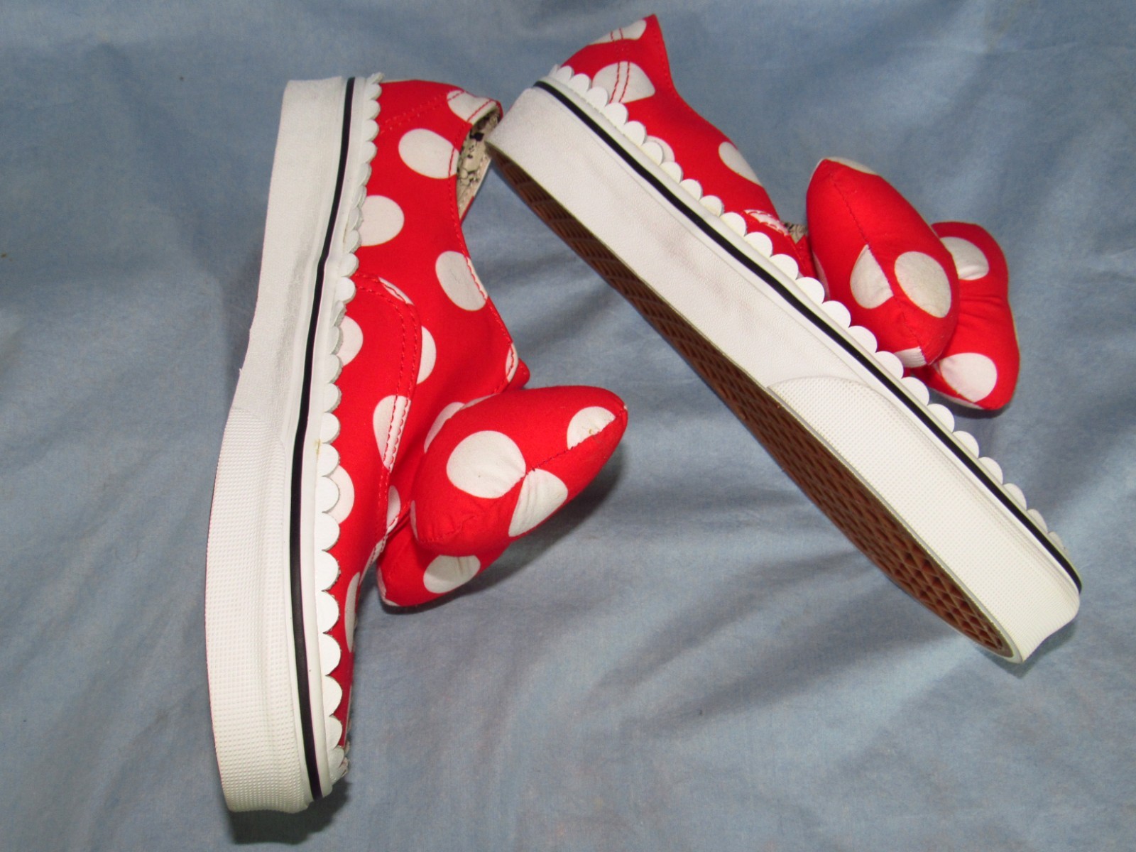 Vans Disney/Minnie’s Bow Polka Dot Slip-on Sneakers (Women US Size 8; See Note)
