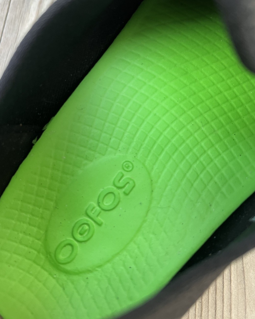 OOFOS OOmg Eezee Low Women’s 7 Slip On Recovery Shoes – Black/Black