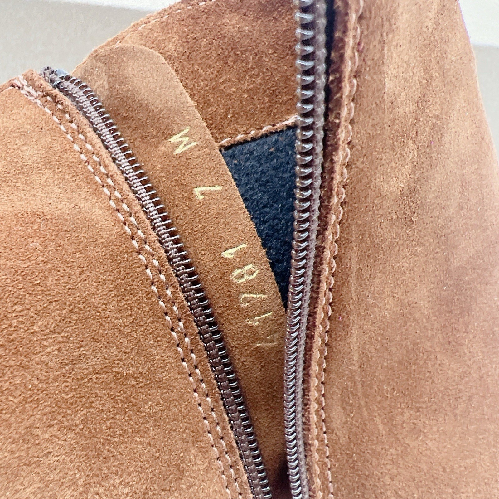 La Canadienne Peter Waterproof Bootie Heel Round Toe Tan Brown Suede US 7