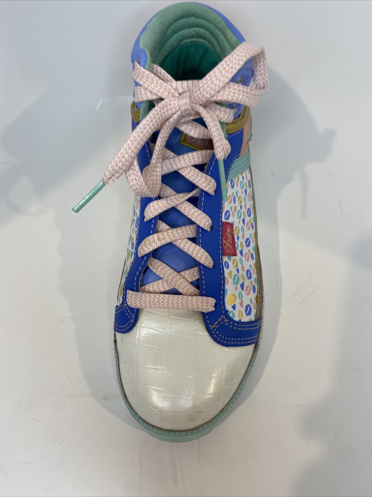 Love Pastry’s Women’s Shoes size 9 high tops Dance Hiphop Blue Green Pink Kisses