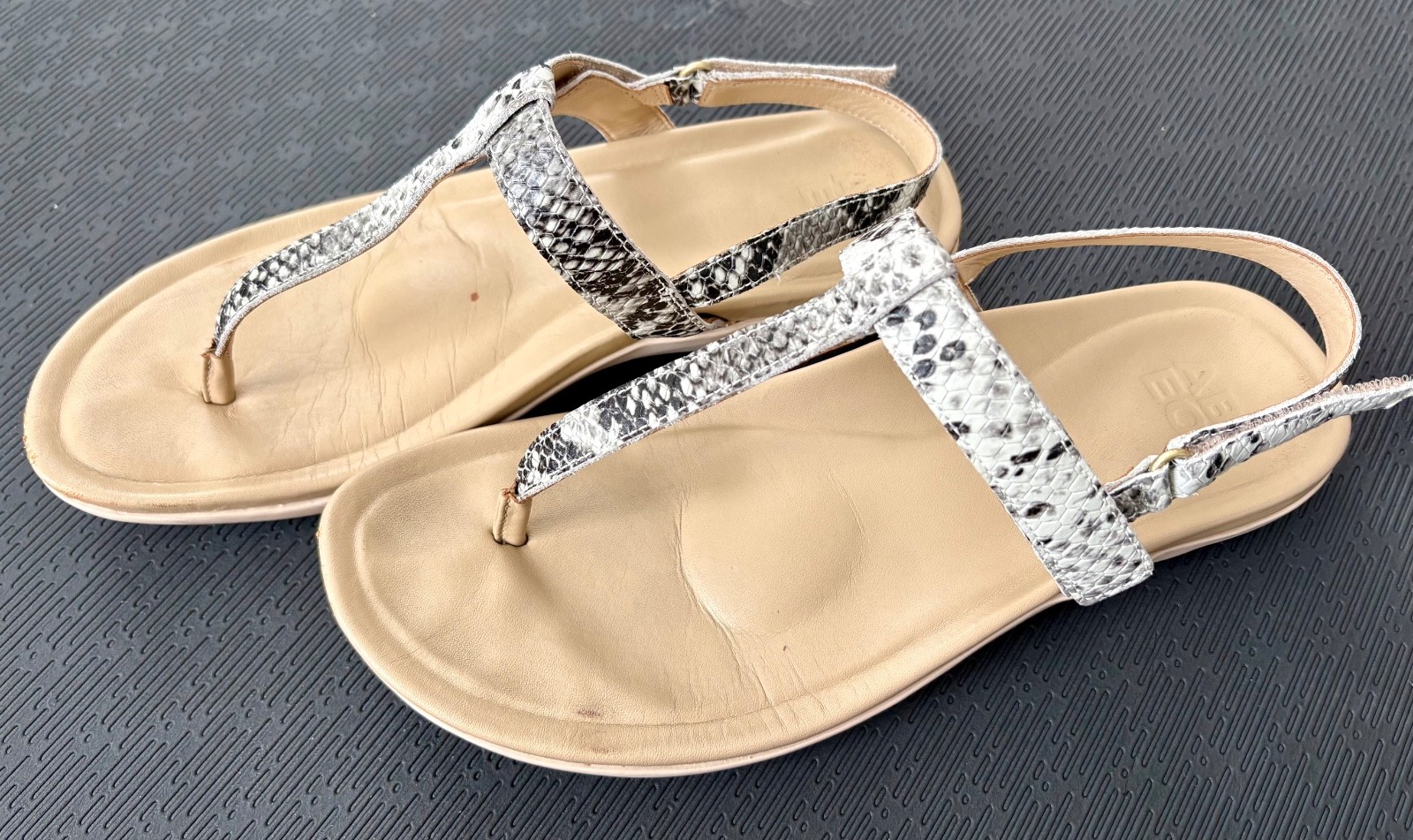 ABEO Oasis T-Strap Sandal 8M Snake Print Orthotic Metatarsal