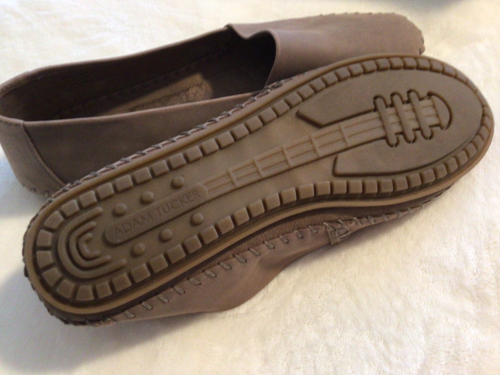 Adam Tucker, me Too Womens 12M flat shoes nubuck NEW Excellent