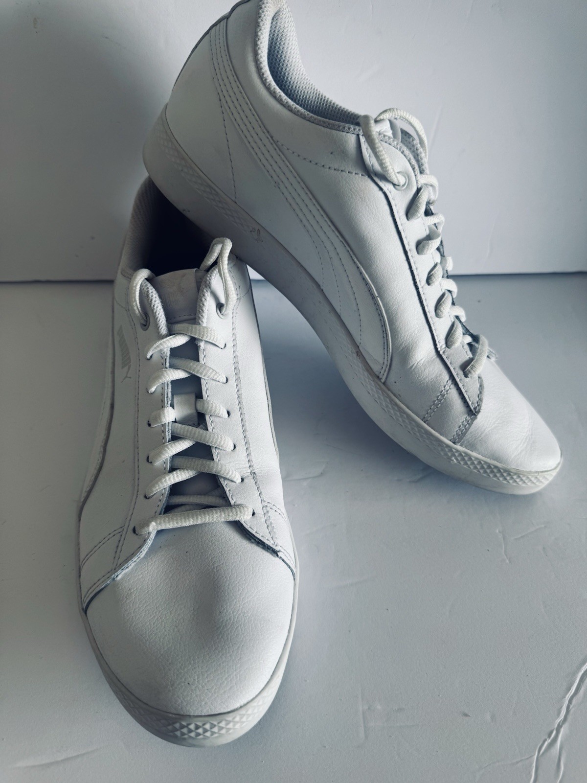 Puma Smash v2 Sneakers Womens 10 White Leather Worn 1X