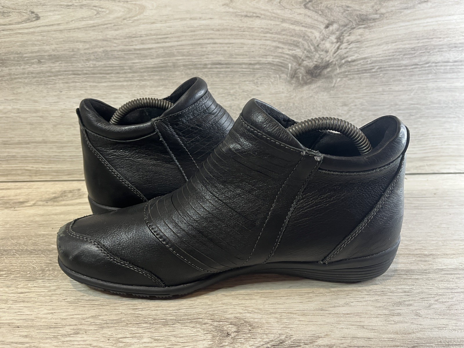 Taos Women’s Habit (HAB-13939) Leather Bootie Black Size 9 Ankle Logo Zipper
