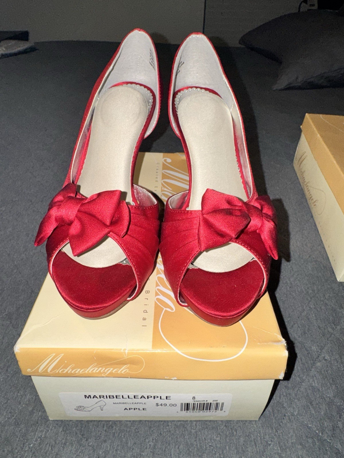 David’s Bridal Maribelle Peep Toe Women’s 8 RED 4” Heel