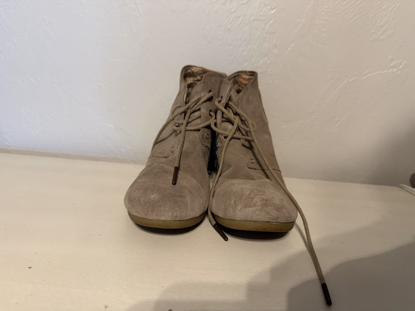 TOMS Women’s Beige Suede Lace-Up Wedge Ankle Bootie Round Toe Size 10