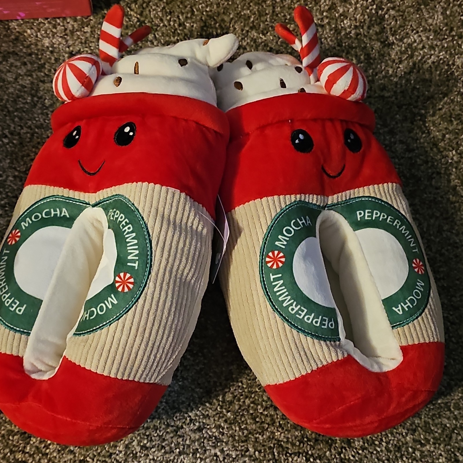 SG Companies Women’s Slip-On Slippers Red White Beige Size 5-6 Christmas Food