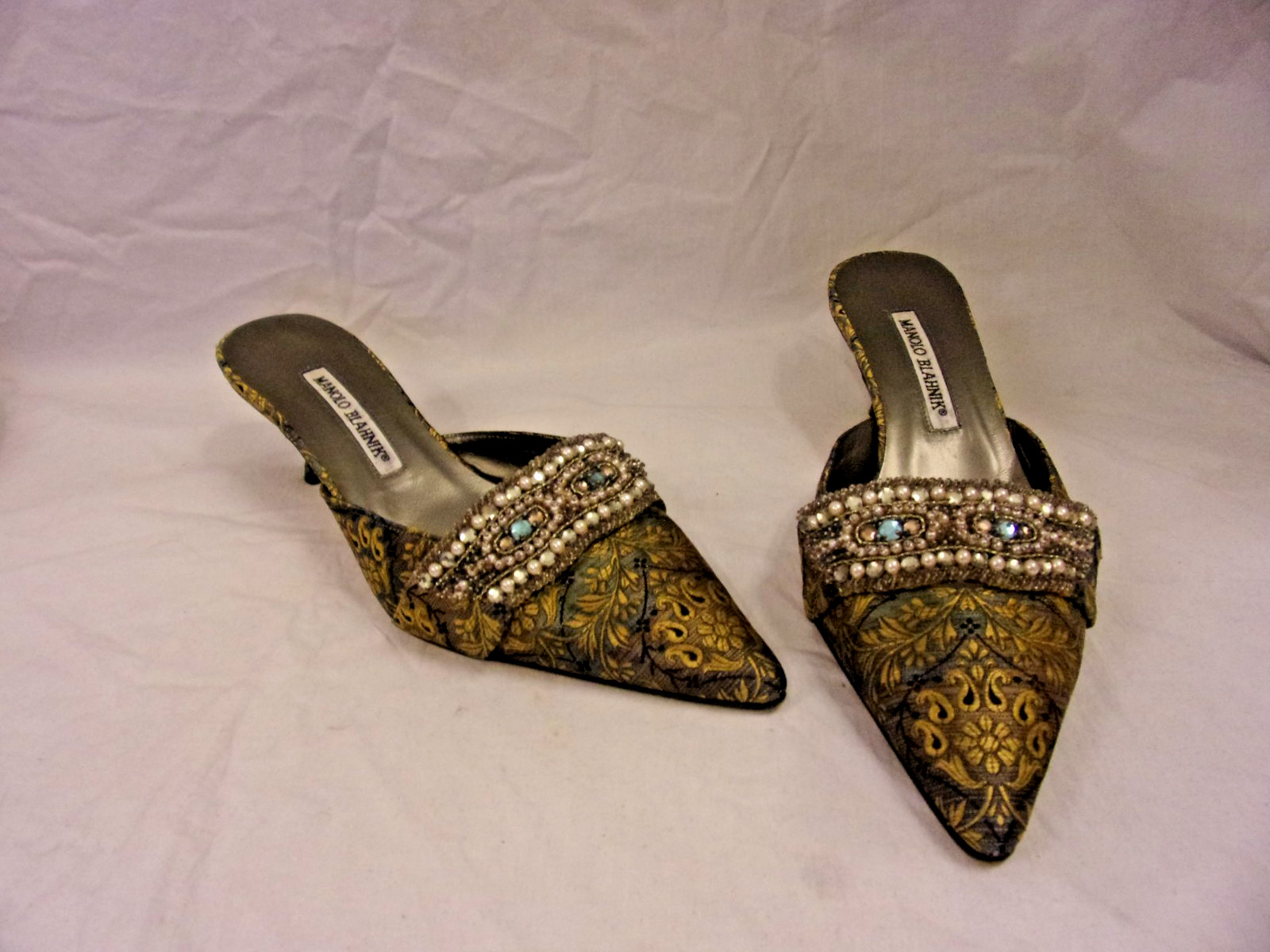 Manolo Blahnik Tapestry Pearl Detail Kitten Heel Green Gold 37.5 STUNNING