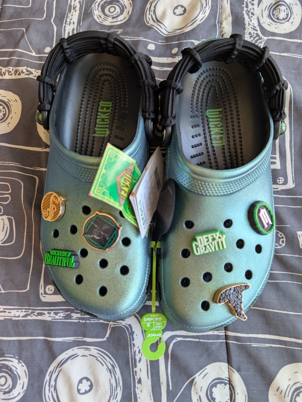 Wicked Elphaba Classic Crocs 210524 90H Green Glow in the Dark size M10/W12