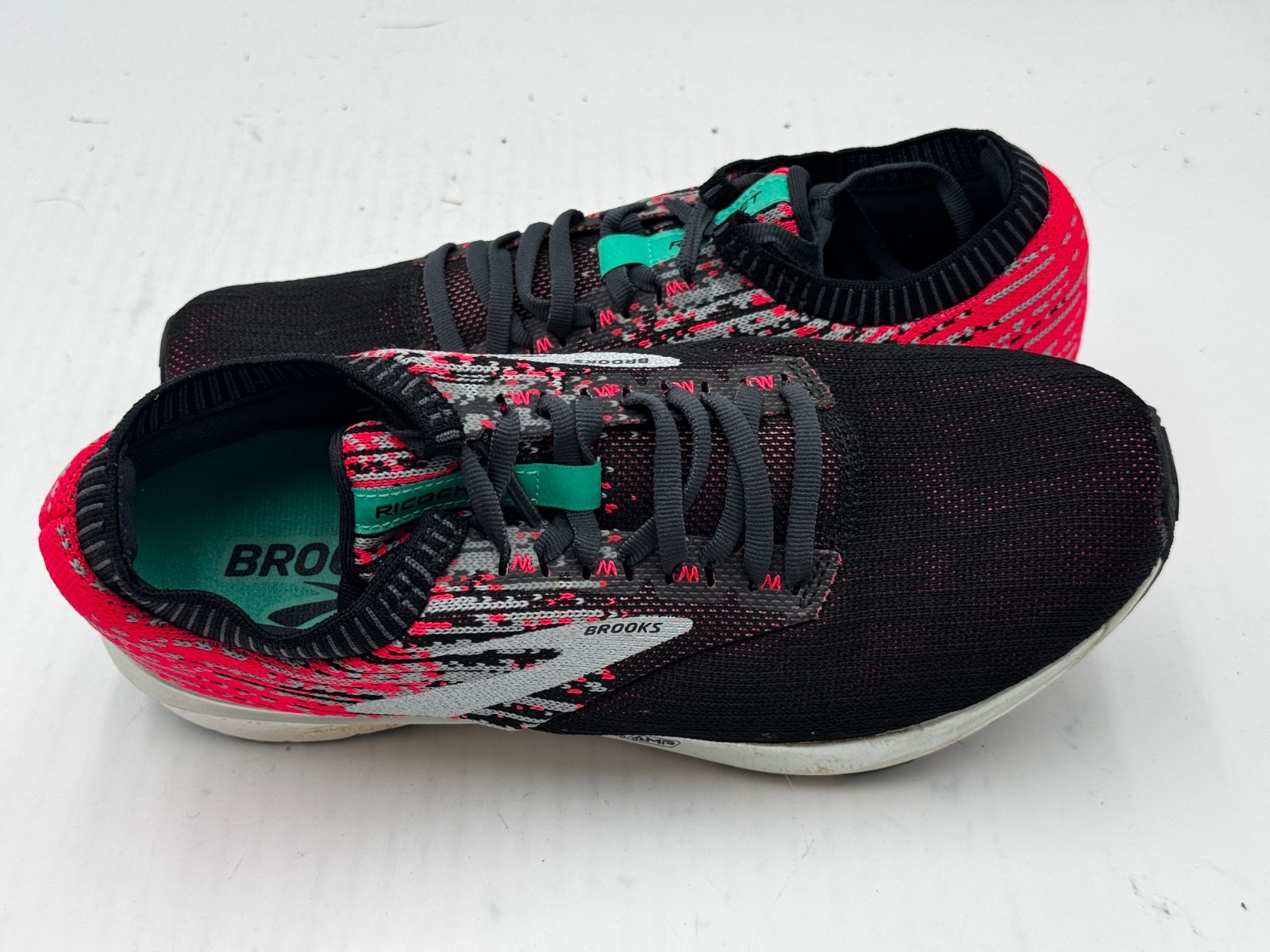 Brooks Ricochet Women’s Sneakers Size 8.5 B Black Athletic Shoes