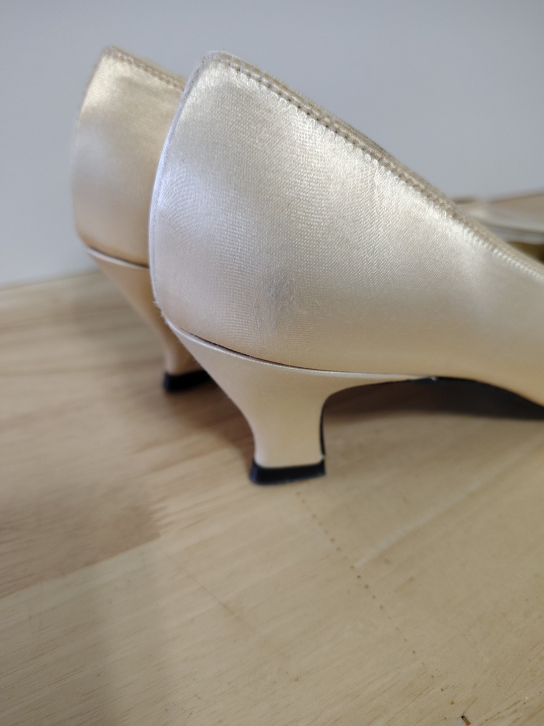 Peacocks Premier Dyeable Fabric Closed Toe Ivory Heels Size 7 B