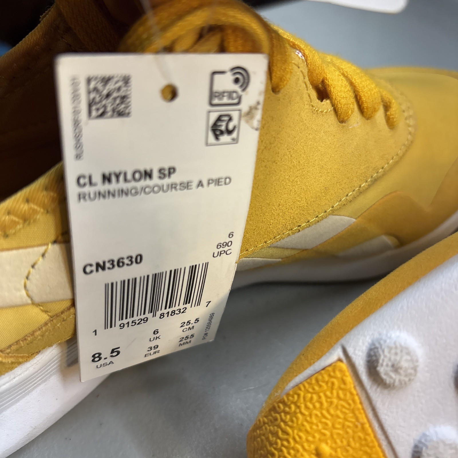 Reebok Classic Nylon SP Sneaker Women’s Size 8.5 Athletic Shoes Casual Yellow