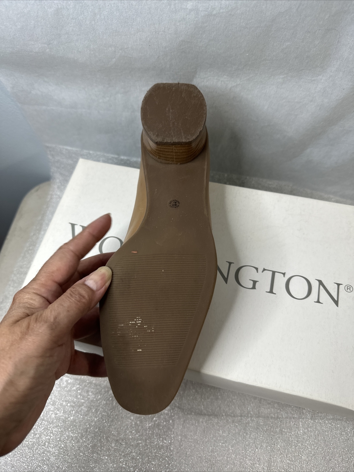 Worthington Ladies Loafers Beige Camel 6M block heal