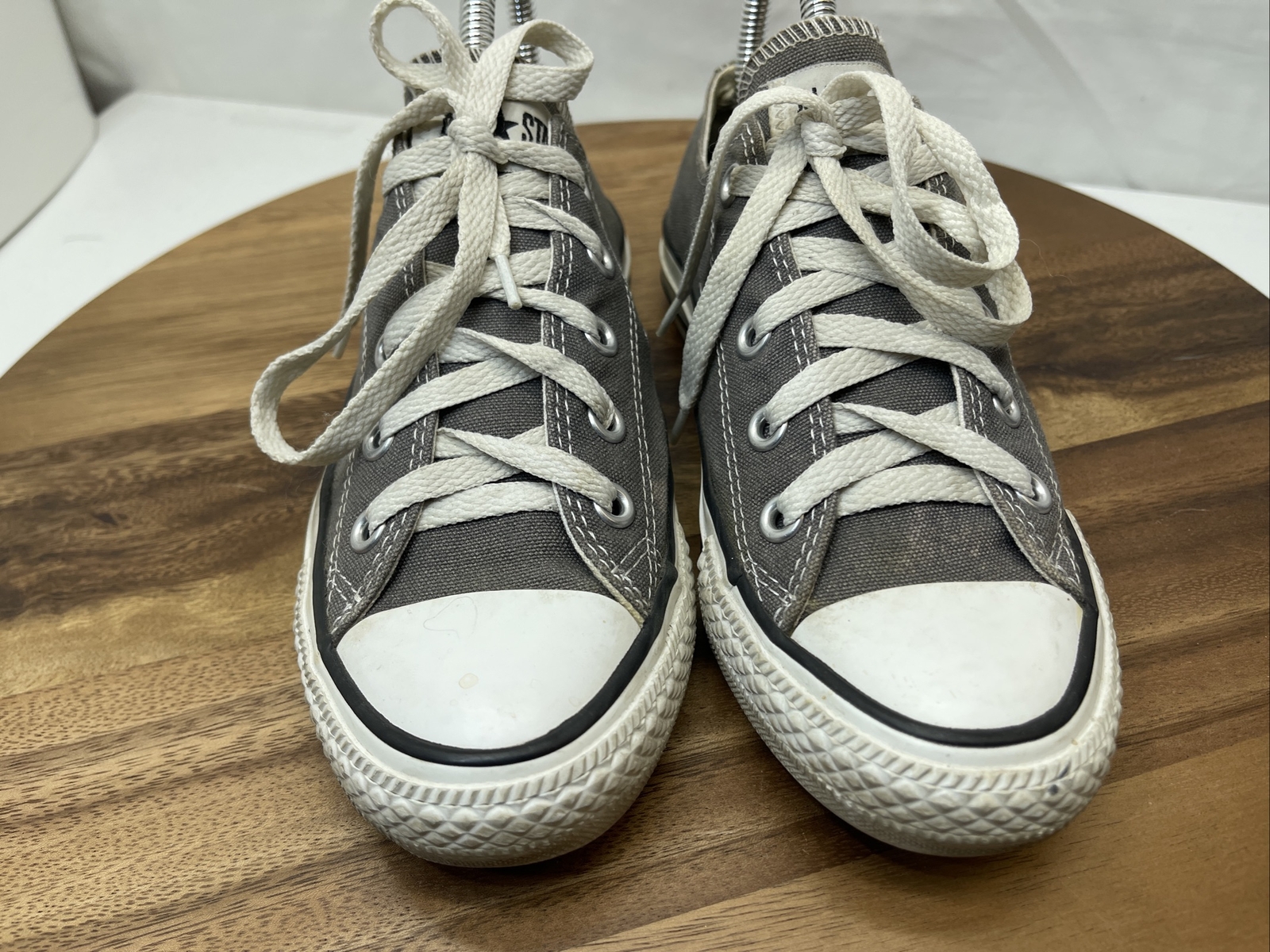 EUC Converse All Stars Shoes Sneakers Low Top Gray Mens 4 Womens 6 Unasex