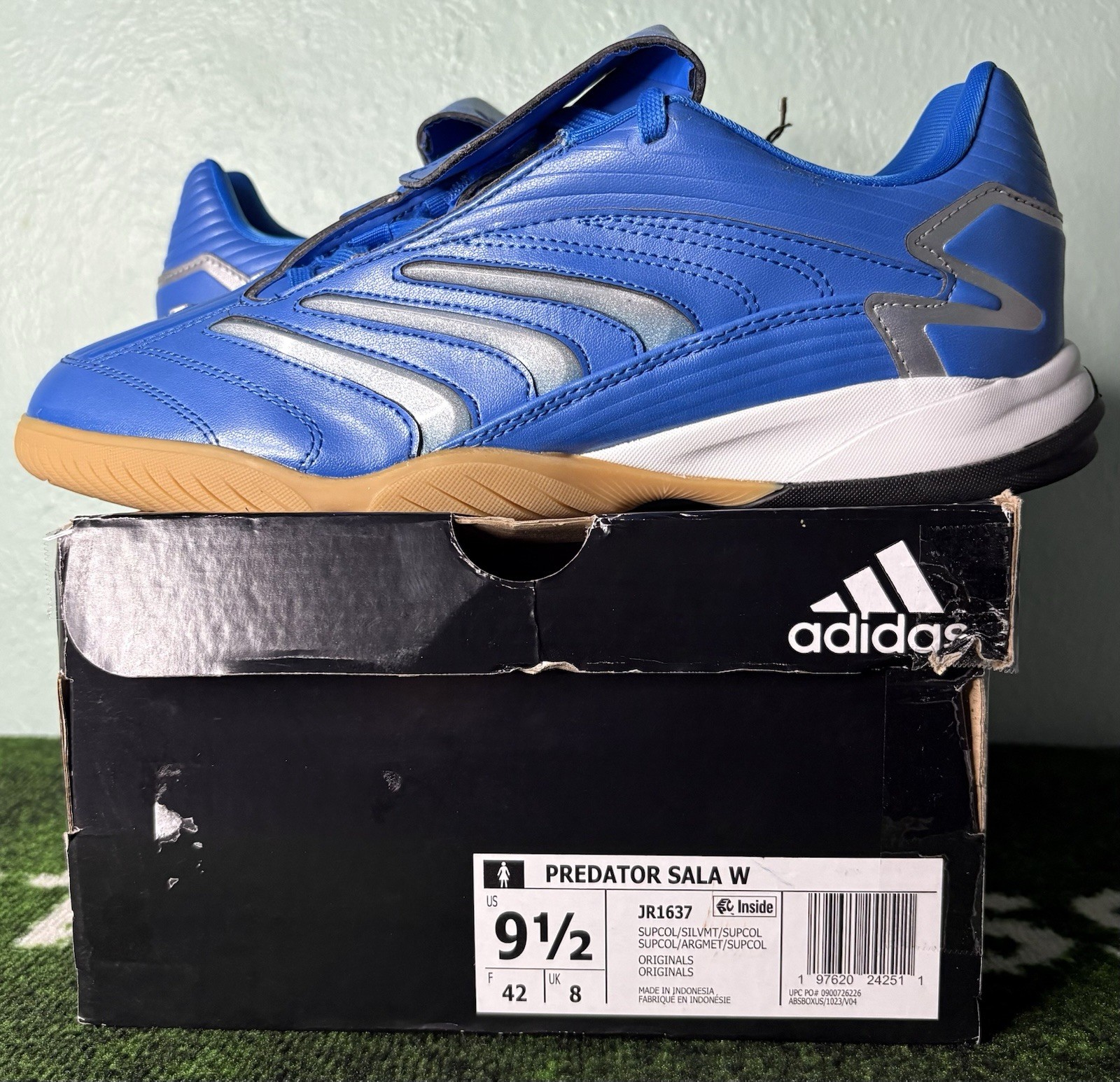 US Women’s 9.5/Men’s 8.5 – Adidas Predator Sala «Blue Silver Metallic Gum»