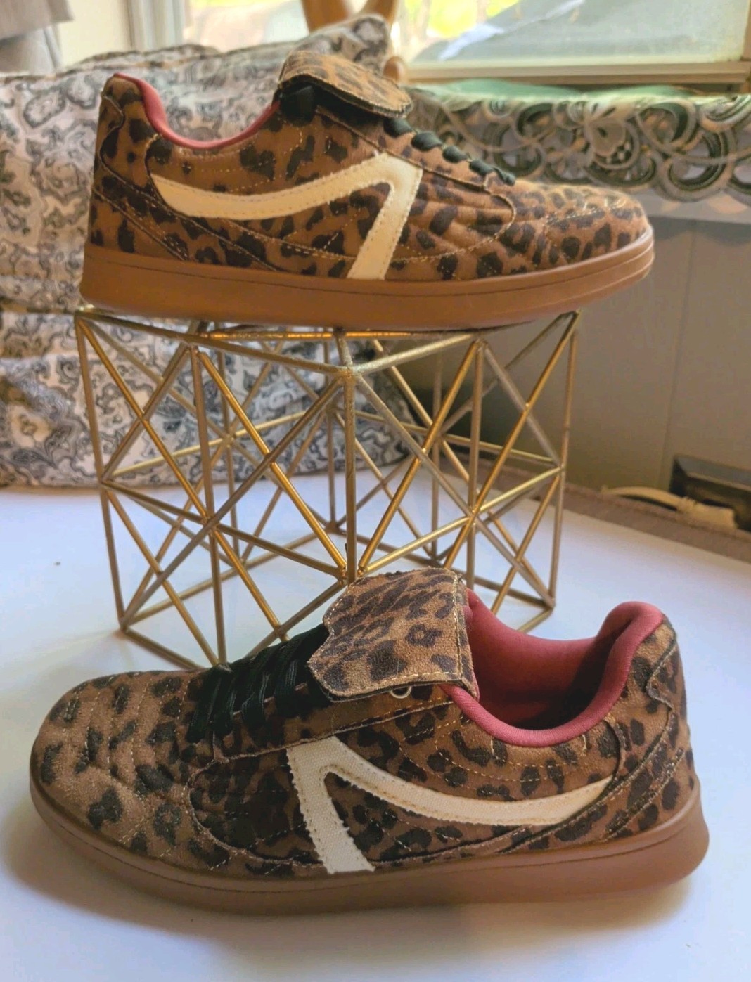 Cushionaire Astro Comfort Animal Print Lace Up Brown Sole Sneakers Size 7.5 NEW!