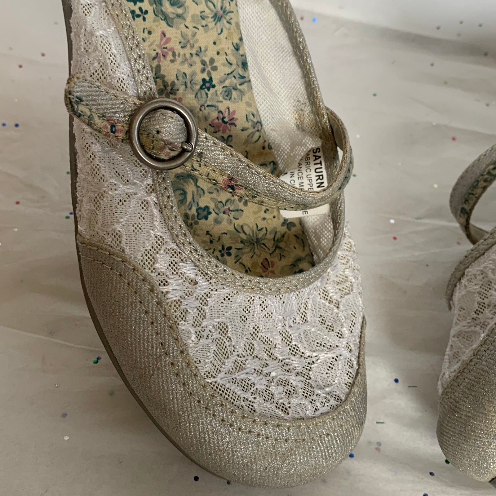Mudd Vintage Y2K Mary Jane Ballet Flat Mules Silver White Lace Floral – Sz 7.5