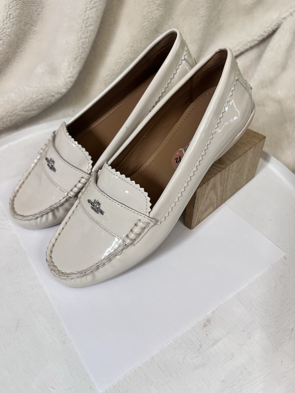 Coach Odette Off White Cream Ivory Patent Leather Loafers Sz 7.5 Academia Preppy