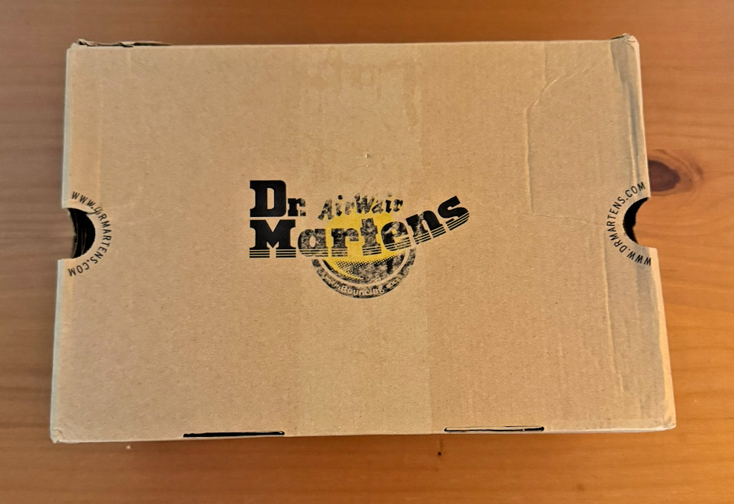 Dr. Martens 1460 Boot Black Smooth Leather UK3 US W4 EU36 – New, Damaged Box