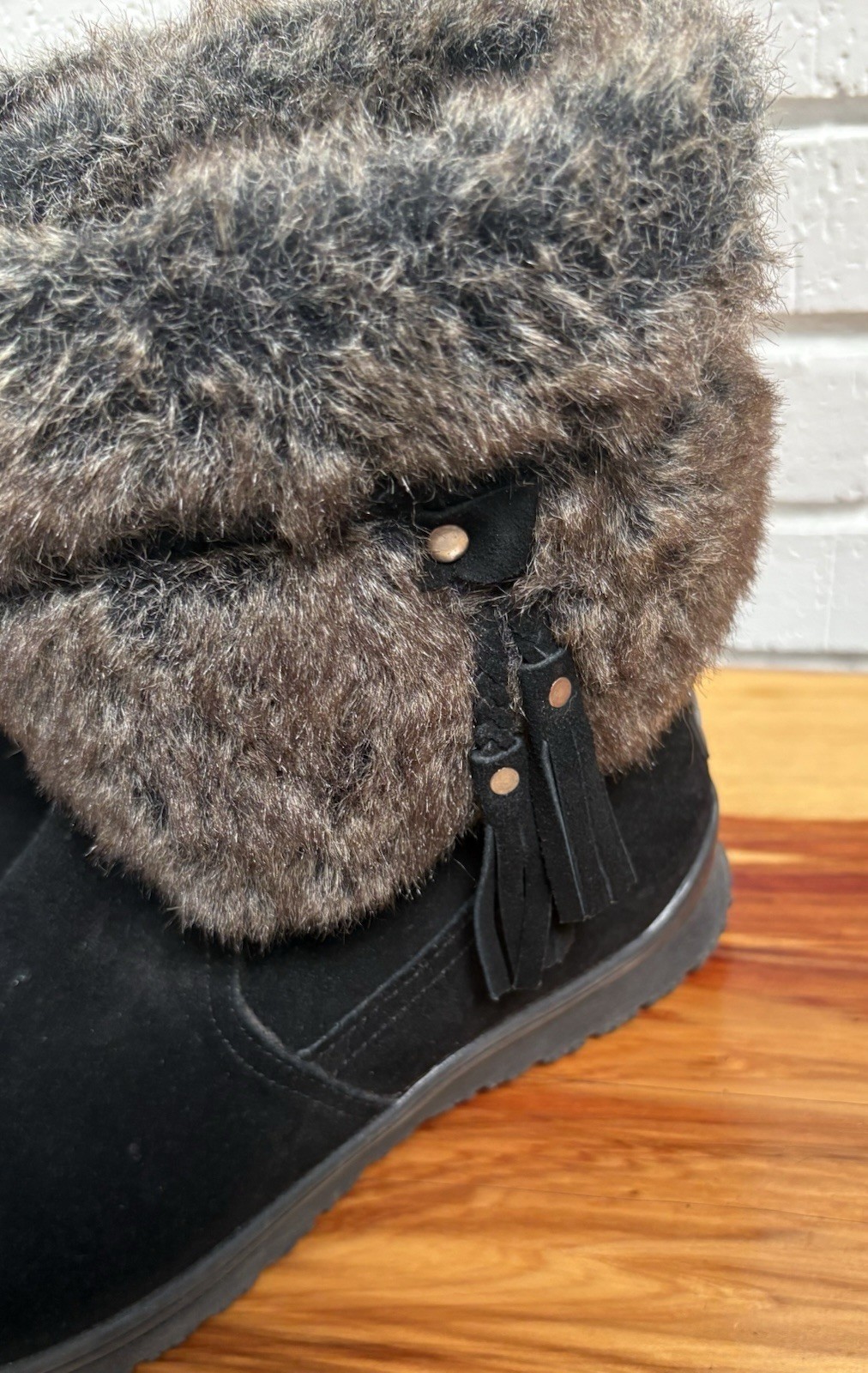 Minnetonka Black Leather Ankle Bootie Faux Fur Trim Tassel Slip-On US 10