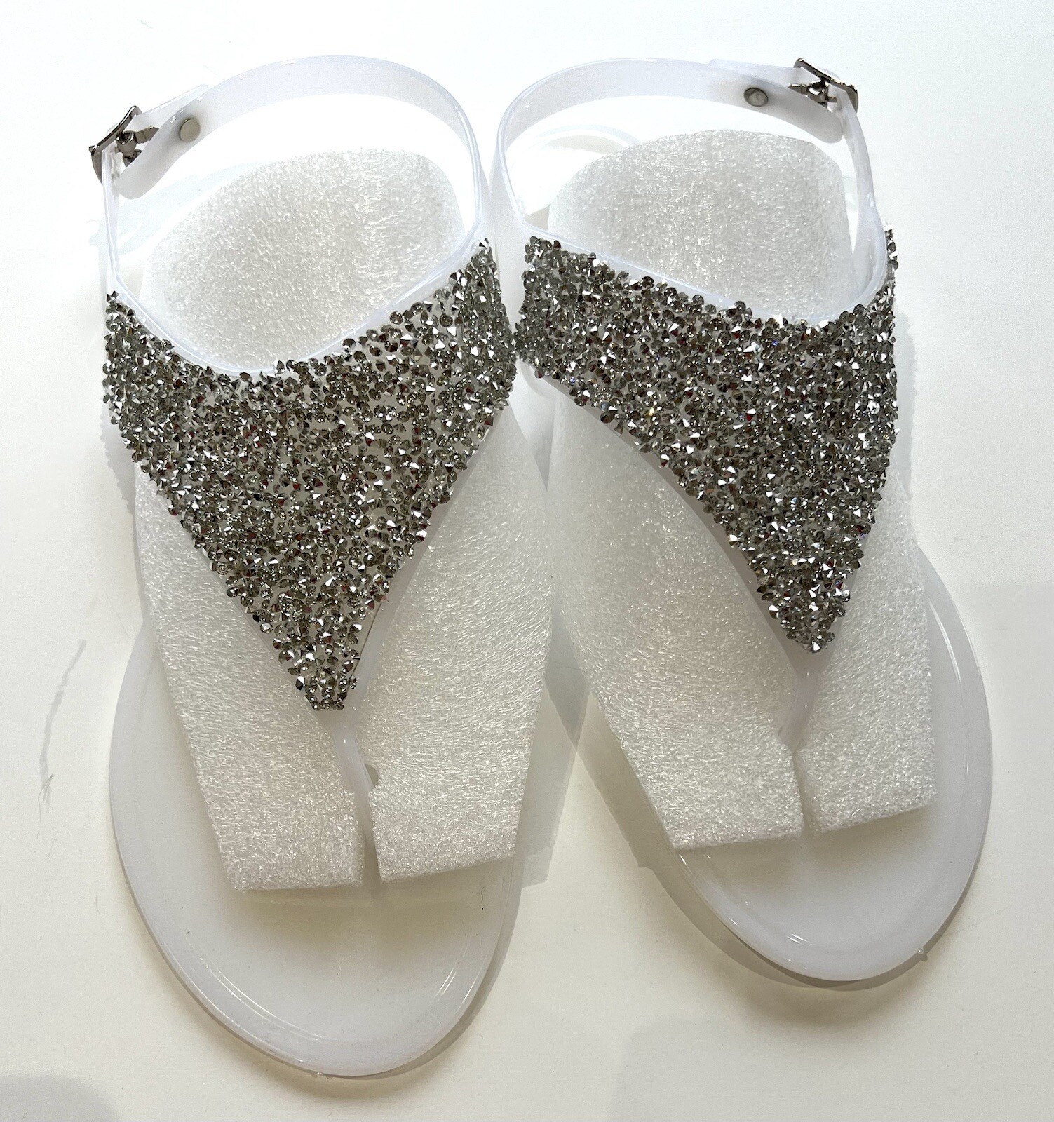 Olivia Miller Women’s Embellished Thong Jelly Flat Sandals White US 9