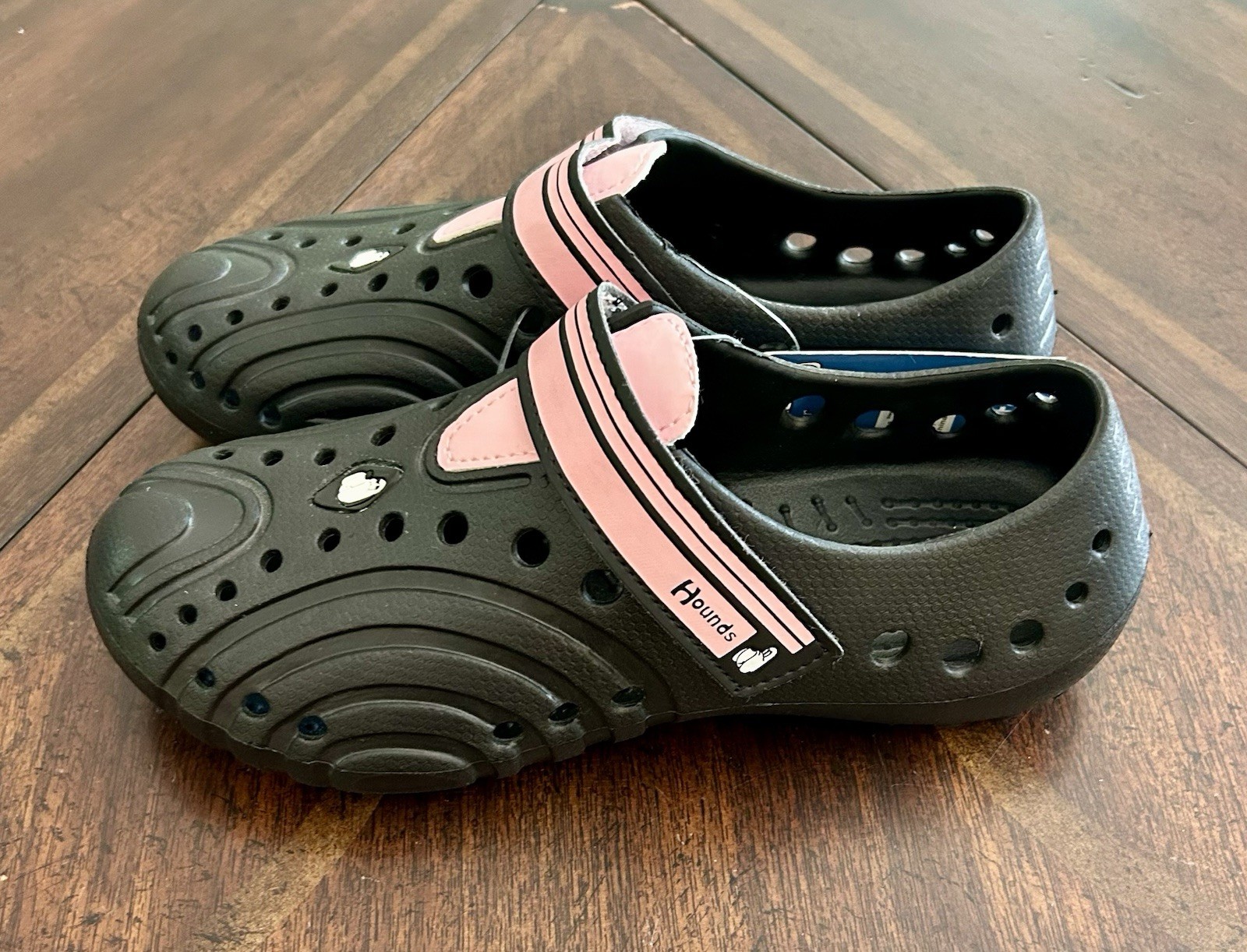 NWT HOUNDS Women’s Ultralites Adjustable Shoes In Black & Light Pink – Size 5/6
