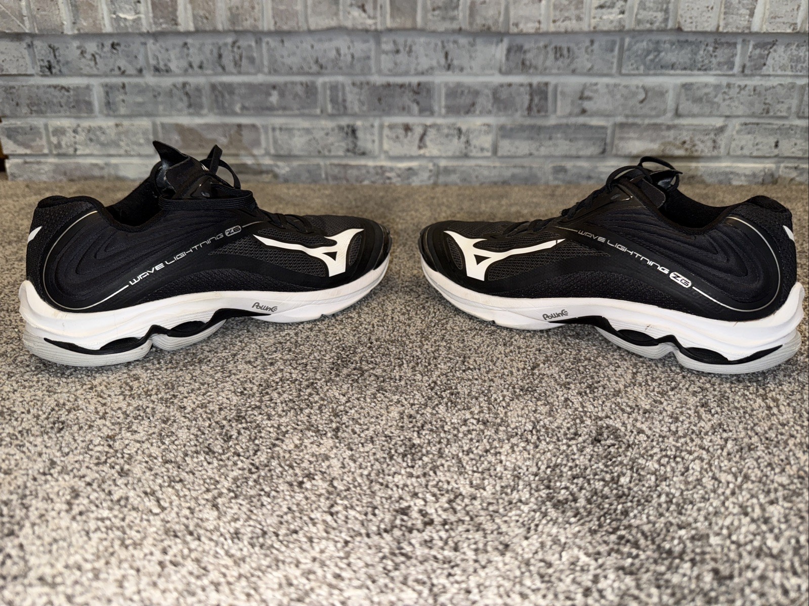 Mizuno Wave Lightning Z6 Black Volleyball Shoes Low Top Sneakers. Women’s sz 9