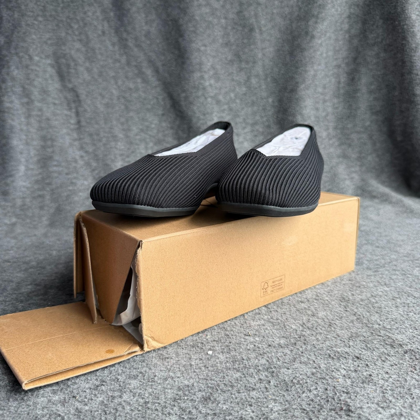 VIVAIA Margot Walker Flats Shoes Womens Size 8 Black Knit Slip On Comfort