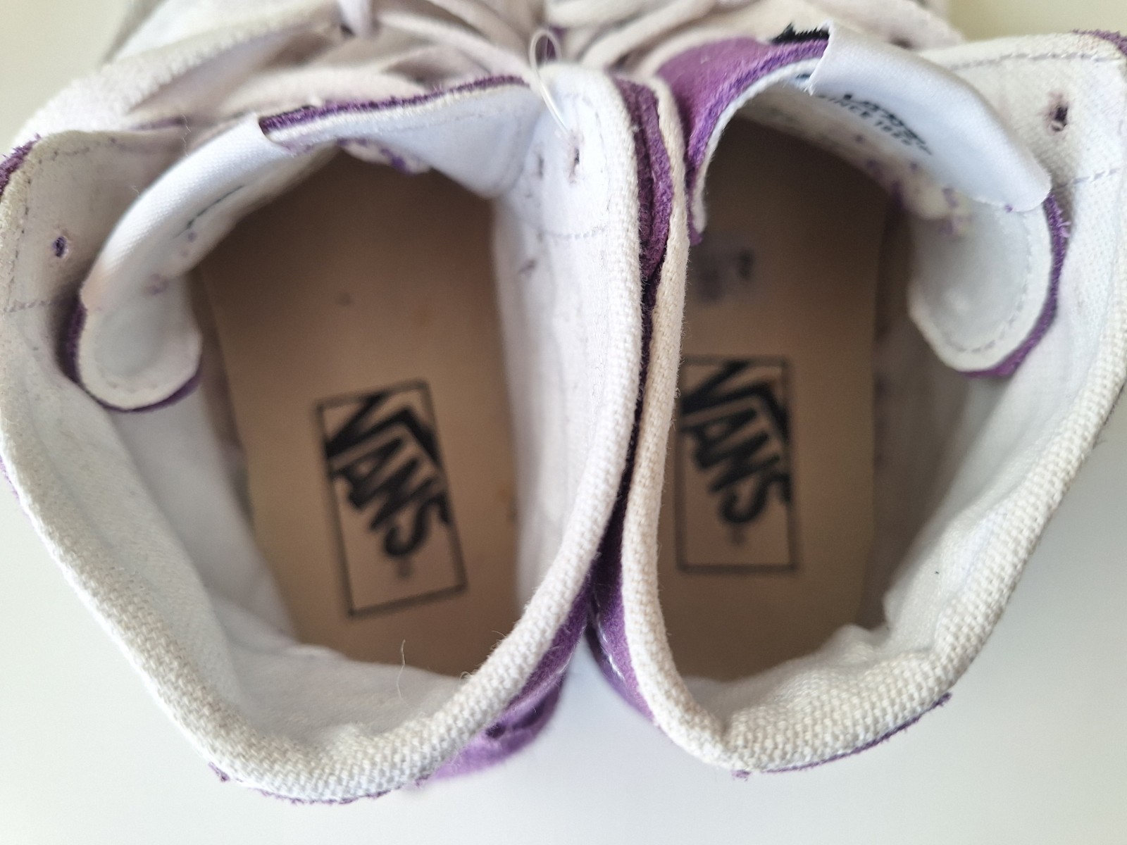 Men’s 5 WOMEN’s 6.5 PURPLE HIGH TOP VANS Shoes.