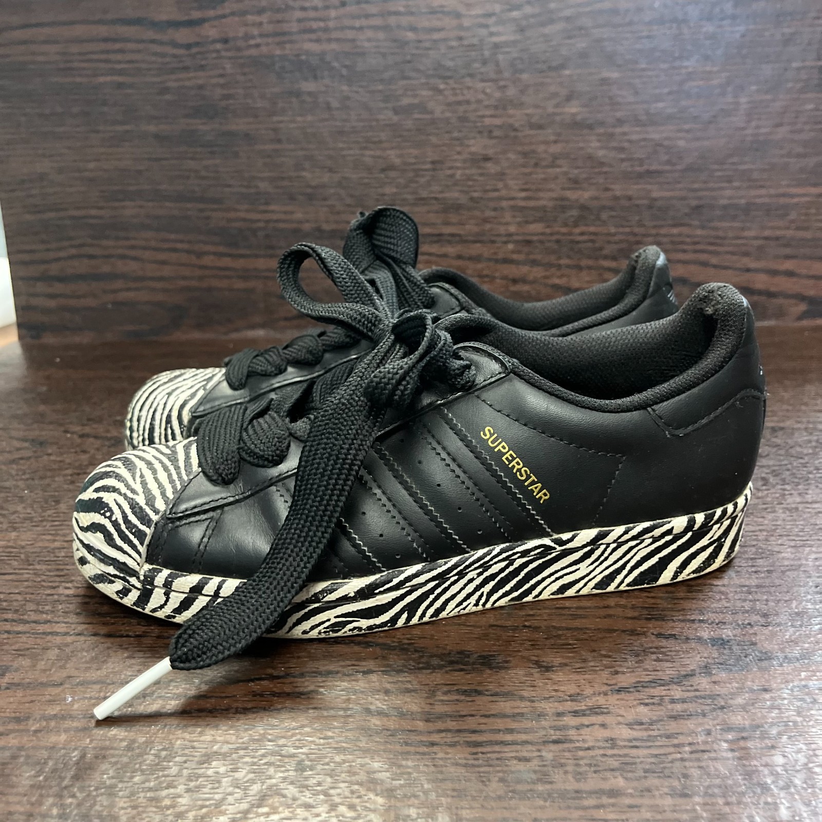 Adidas Womens Superstar Sneakers Size 6 Black Zebra Stripe Print Shell ToeFV3448