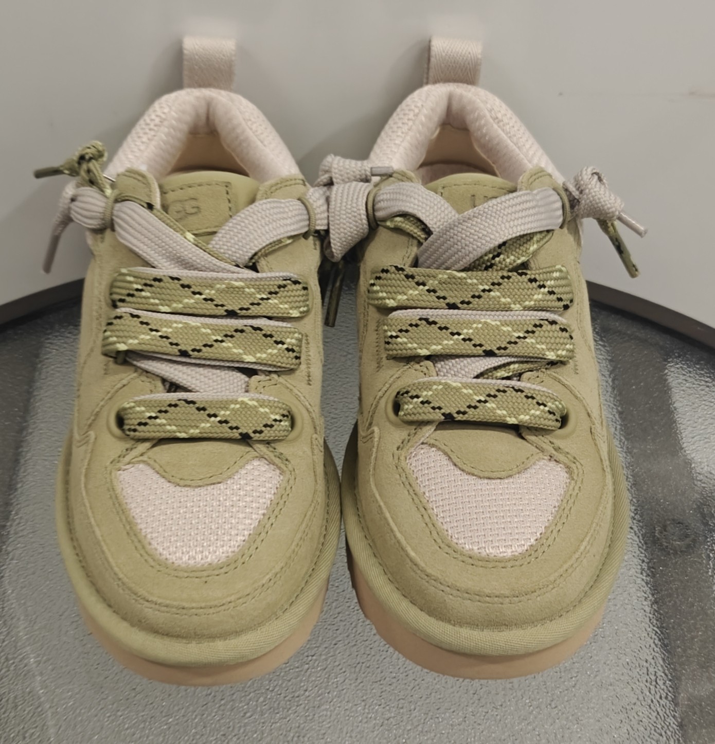 Womens UGG Lowmel Sneaker Size 5–06