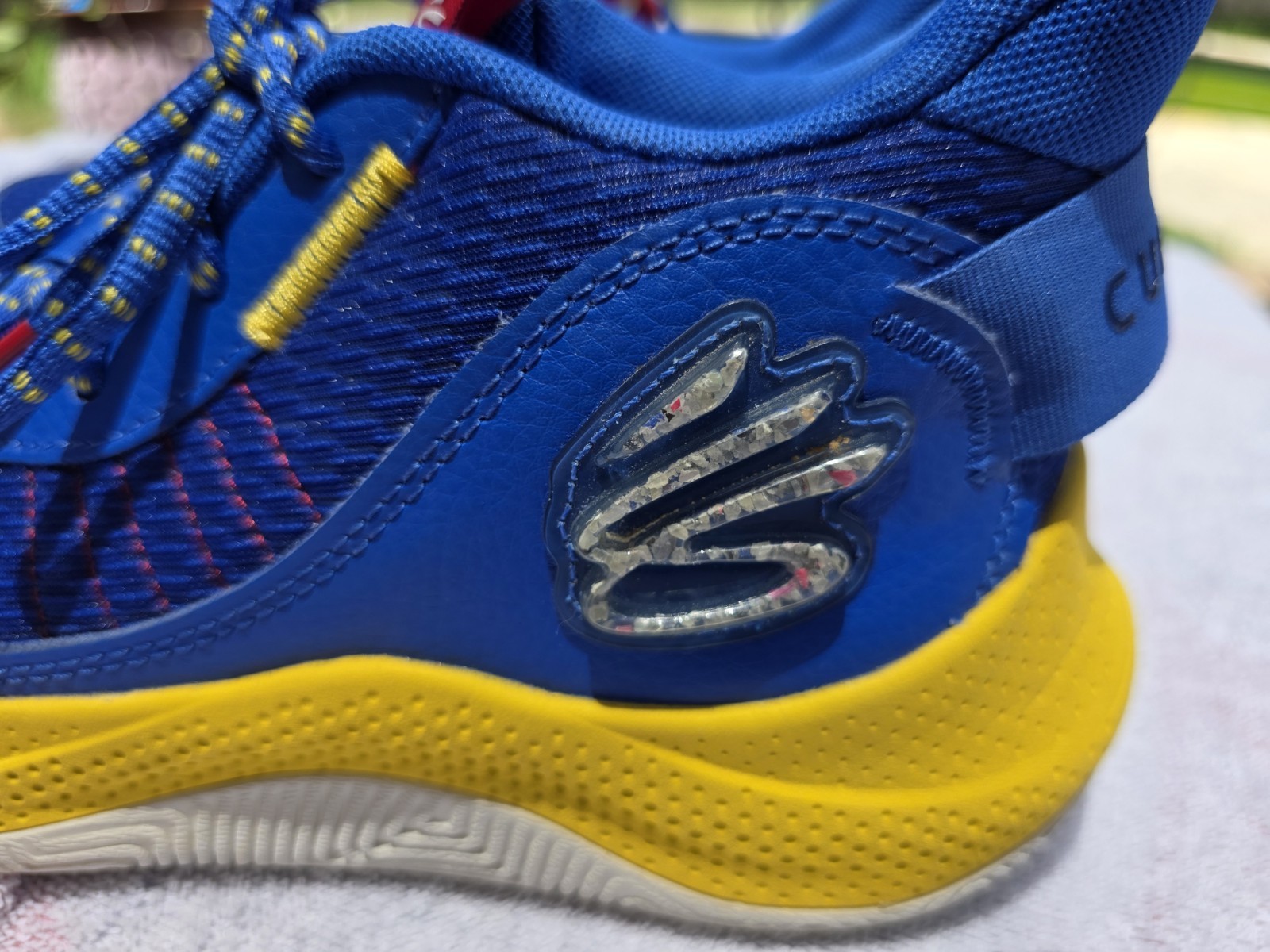 Under Armour Curry Blue/Yellow Low Top Lace-Up Basketball Sneakers US 9