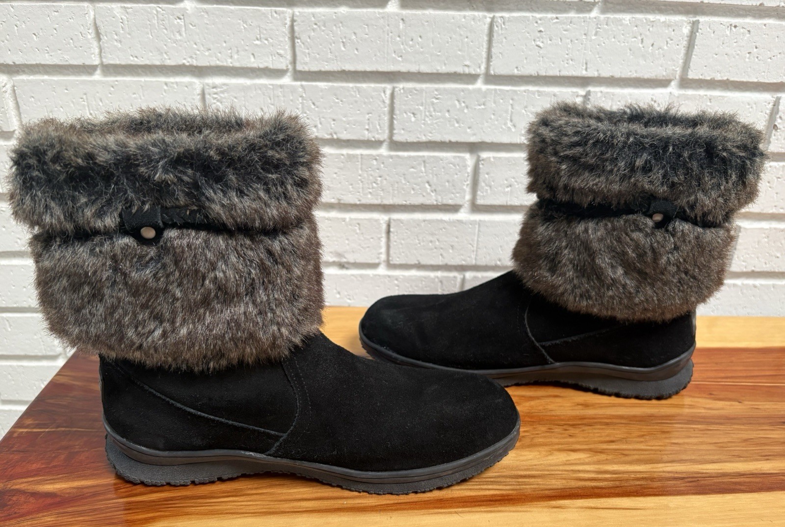Minnetonka Black Leather Ankle Bootie Faux Fur Trim Tassel Slip-On US 10