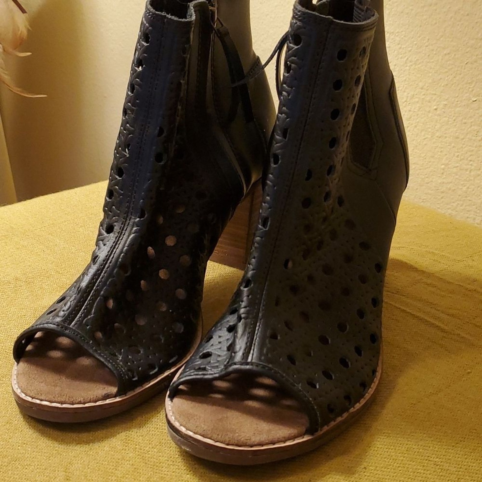 9.5 Toms Majorca Black Ankle Booties style #301214