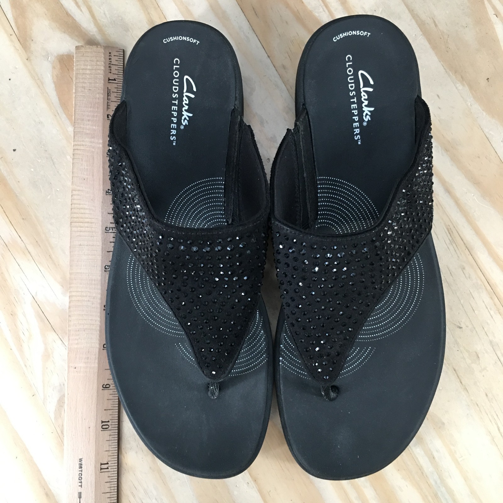 Clarks Sandals Womens 10 M Drift Jaunt Studded Slip On Thong Wedge Black Fabric