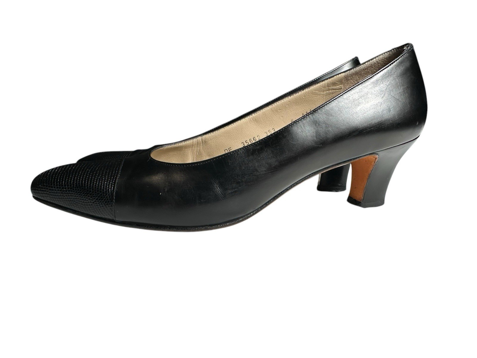 Salvatore Ferragamo Gancini Logo Black Leather Pumps Women’s Sz 8.5 AAA #S64-6