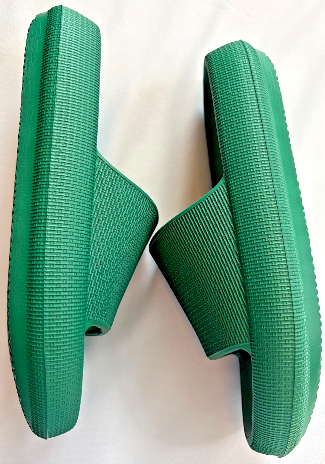 Cushionaire Feather Cloud Recovery Slides Green Womens 7 Comfort Sandals