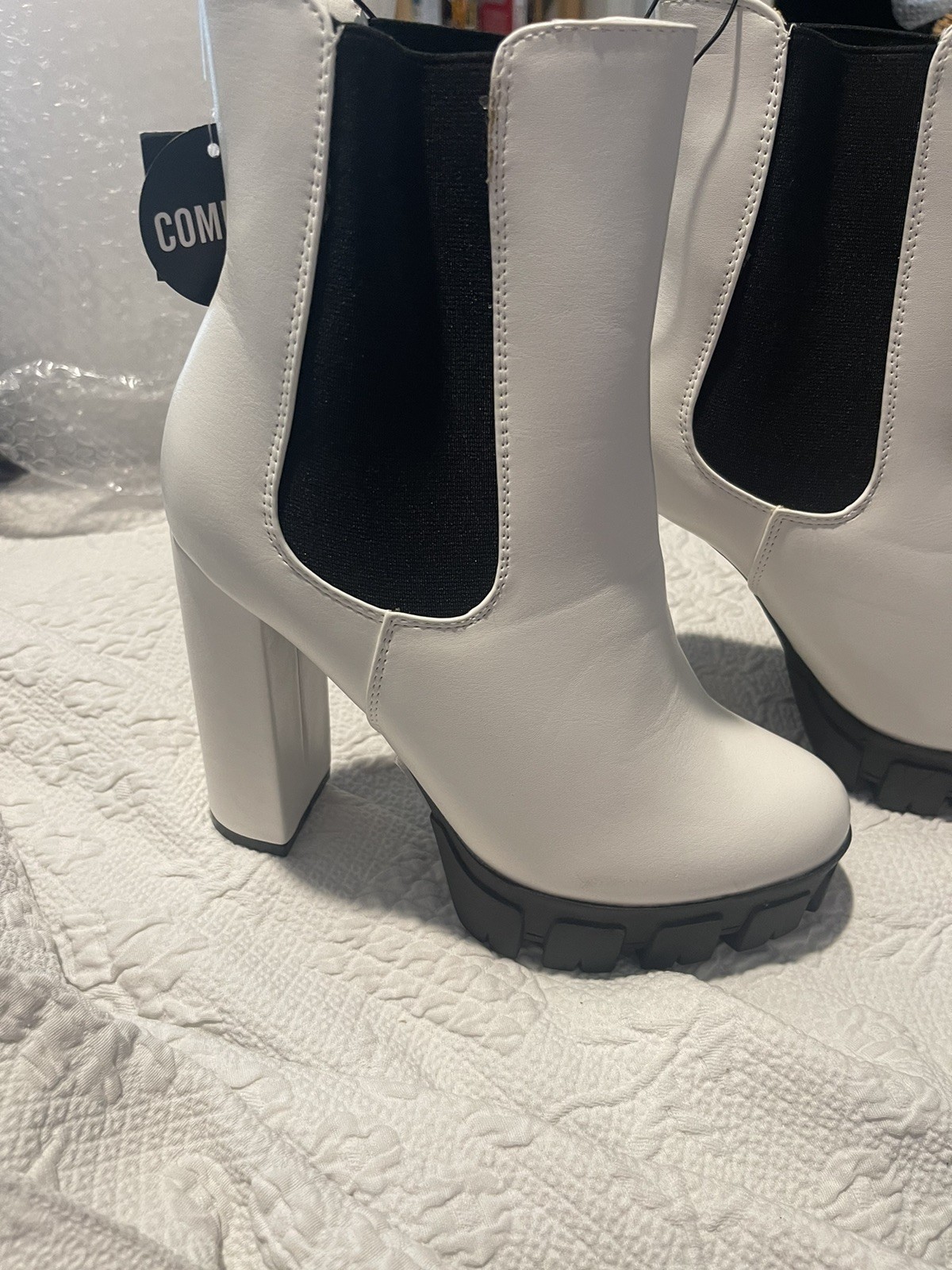 Streetwear Society Womens Sz 9 White Slip On Ankle Boots Block Heels