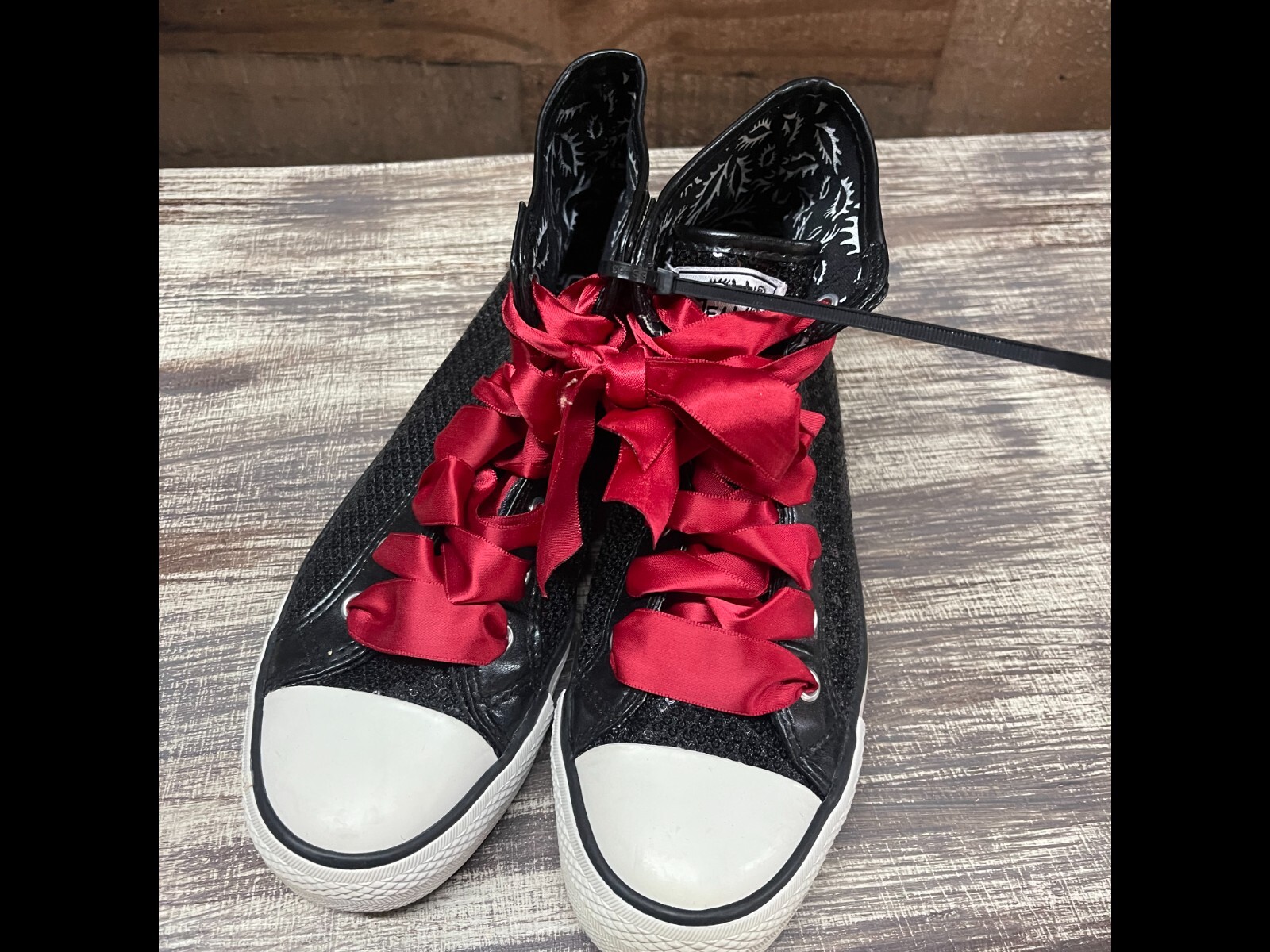 Gotta flurt – Black with Red ShoeLaces Sequin Sneakers – Size 7 – Pre-Owned