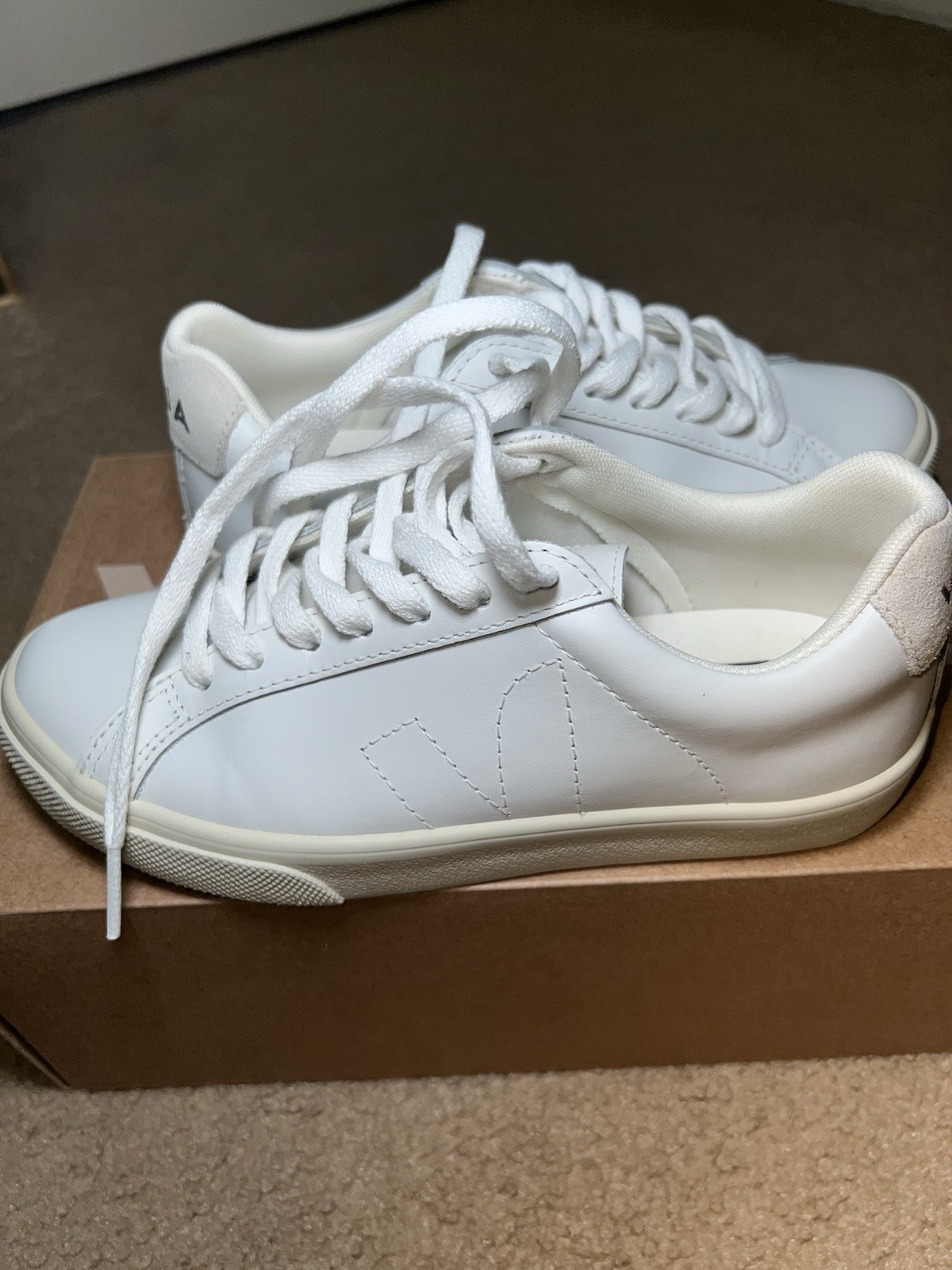 VEJA Esplar Leather Extra White Lace-Up Low Top Women’s Sneakers