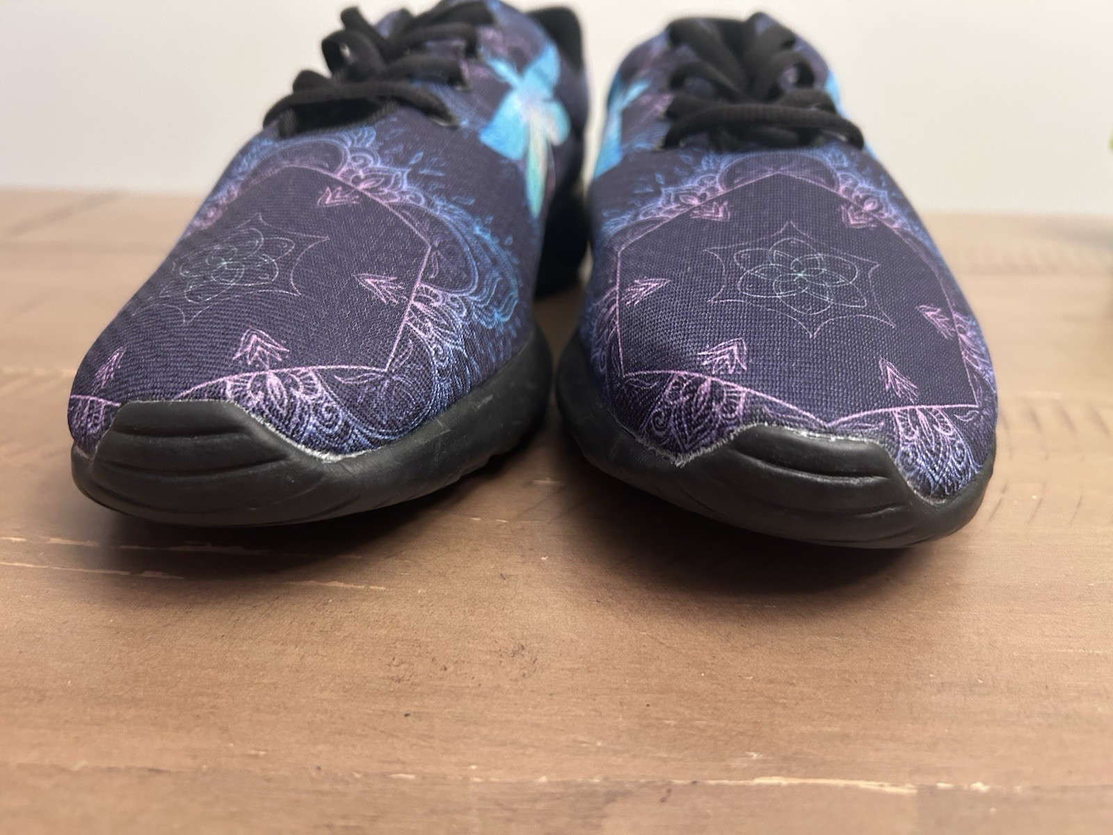 Dragonfly Yes We Vibe Women’s Sneakers – Size 8 never worn