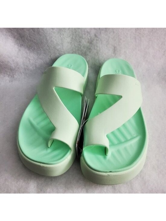 NWT – Crocs Getaway Platform Toe Loop – Size 8