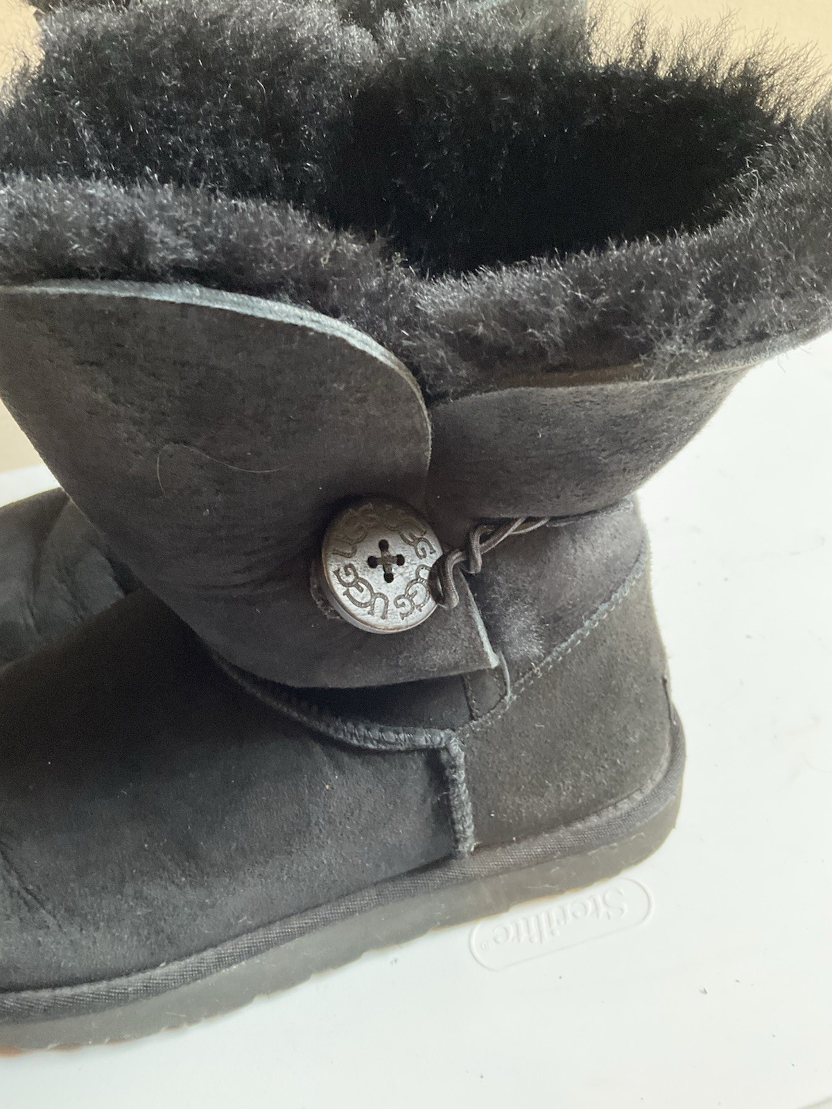 UGG Australia Bailey Button 5803 Black Sheepskin Shearling Boots Womens 8