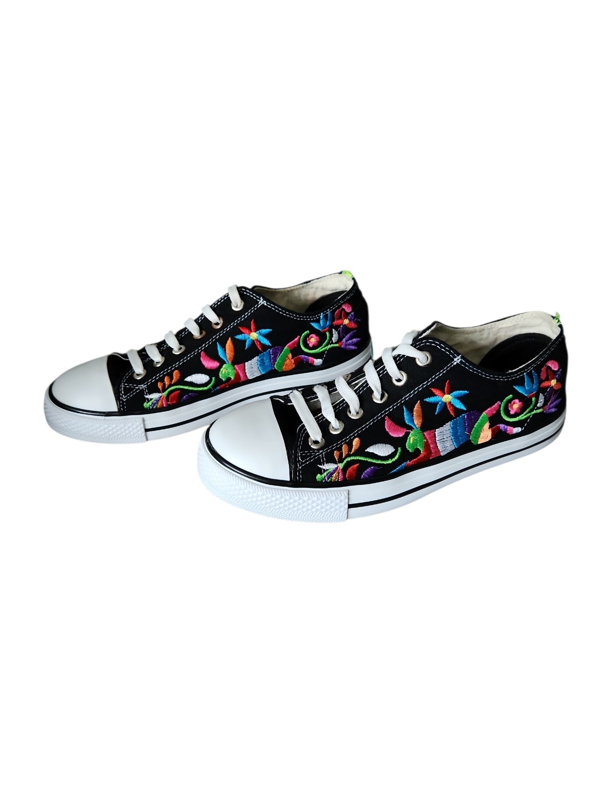 Mexican Artisanal Embroidered Flower Tennis Shoes Size 7 – 7.5