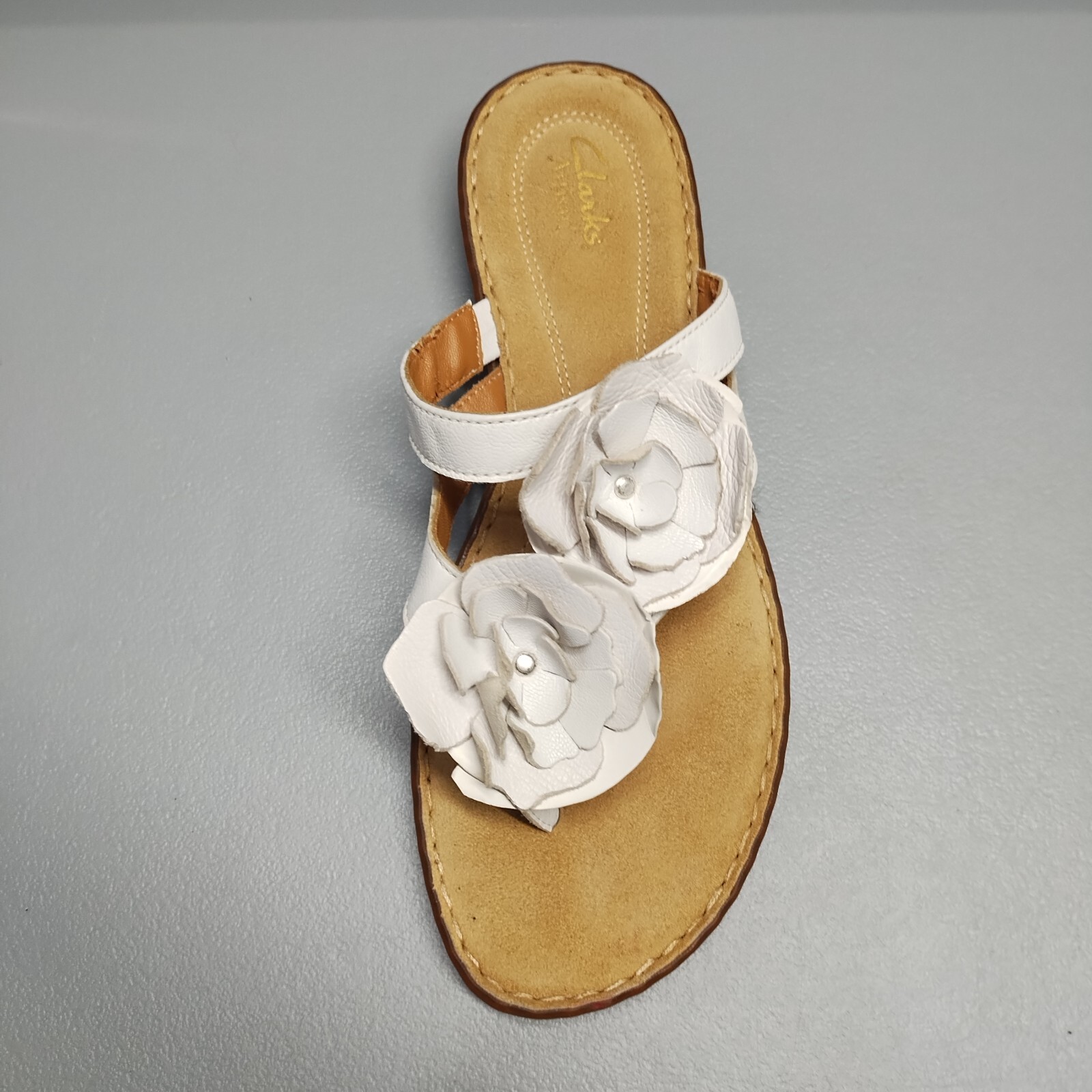Clarks Artisan Brisk Dahlia Flip Flops Women 9M Tan White Floral Leather Slip On