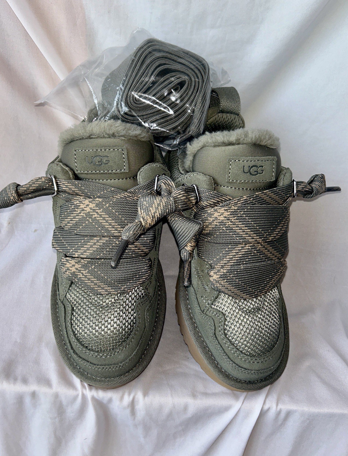 UGG LOWMEL Sneaker (Women) Color: MOSS GREEN Size: US 5/ EU 36/ UK 3 Brand New