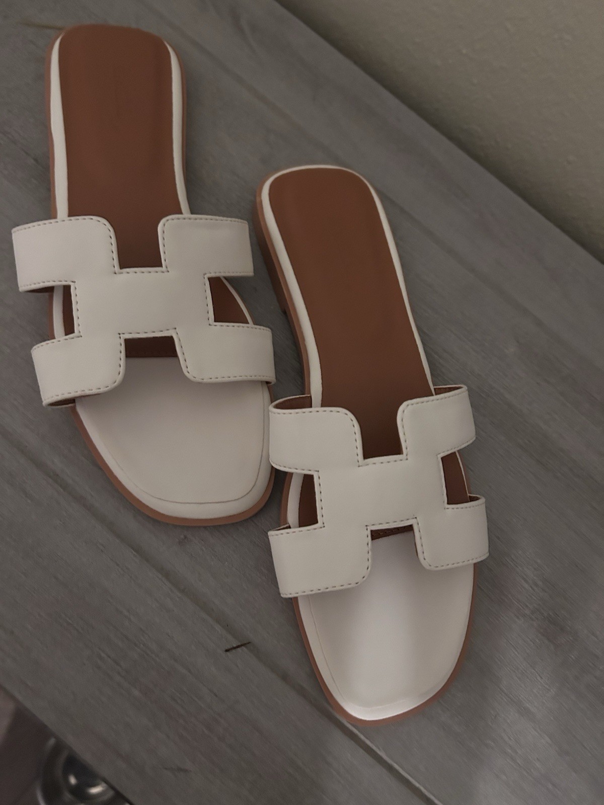 H Band Classic Women’s Flat White Sandals Sz40 ( Fits 8) New!
