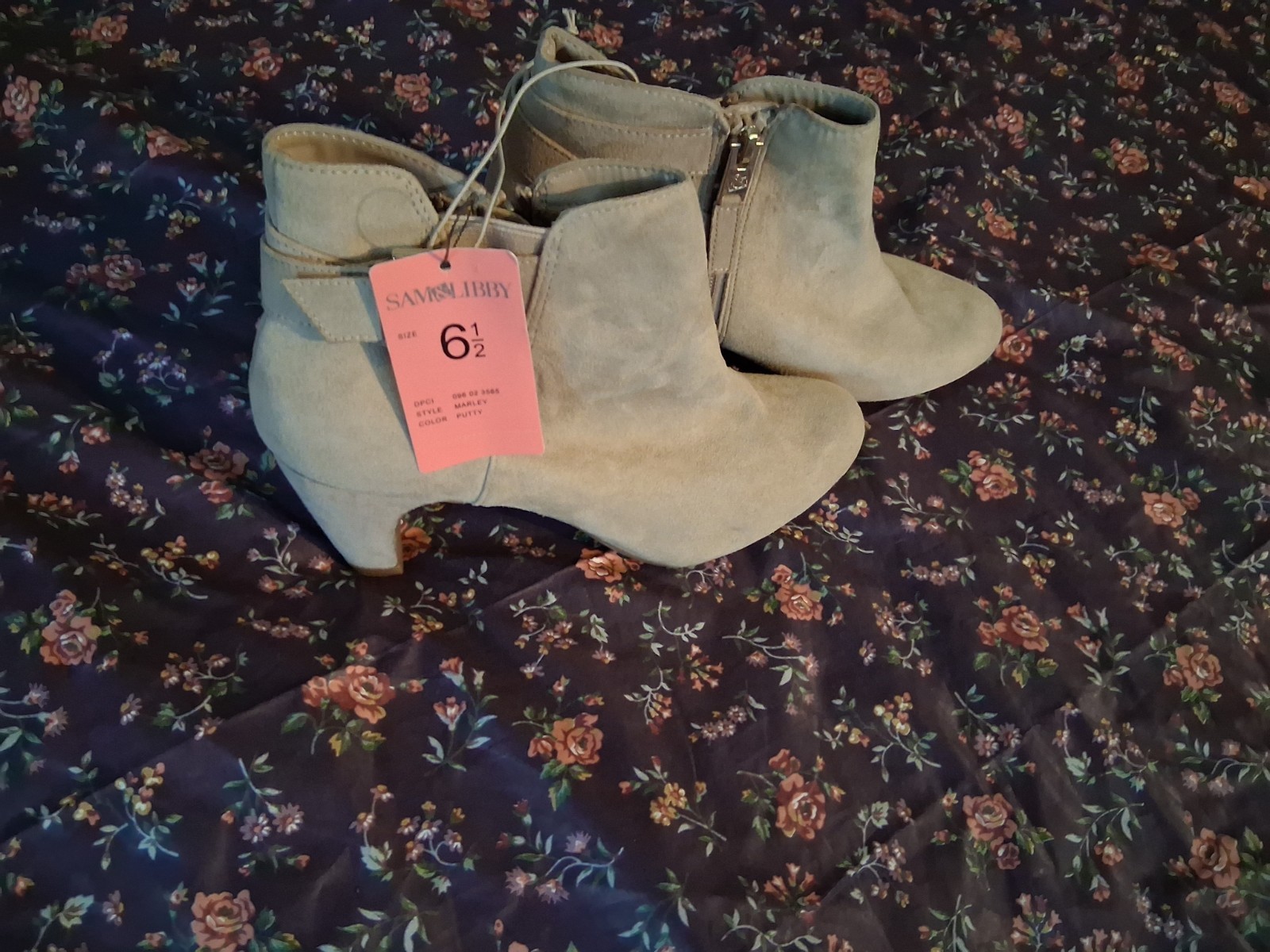 Sam & Libby Marley Women’s Beige Suede Ankle Bootie Zip Buckle Size 6.5