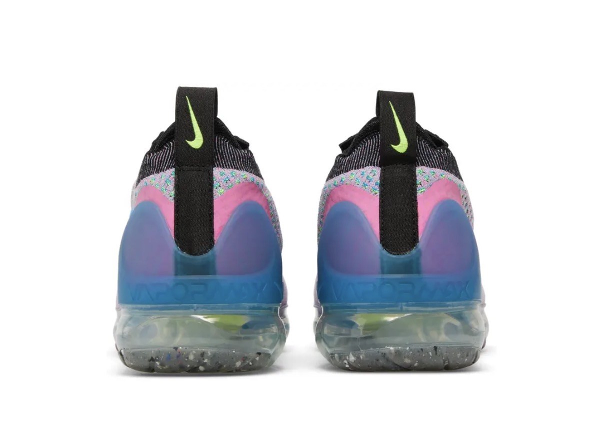Nike women’s Pink MulticolorKnit Sneakers with BlackDetails
