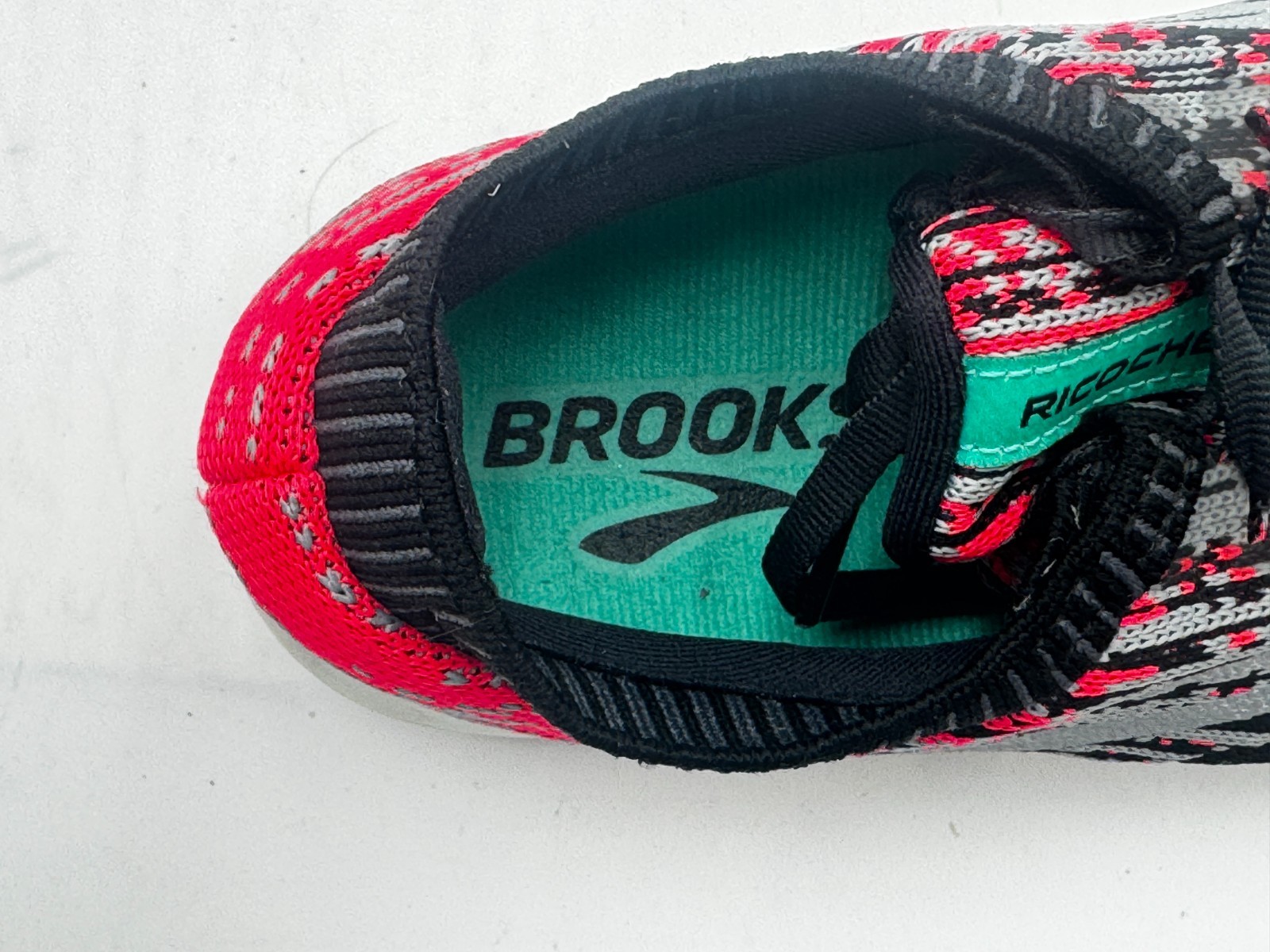 Brooks Ricochet Women’s Sneakers Size 8.5 B Black Athletic Shoes